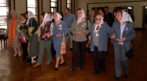 Abuelas de Plaza de Mayo